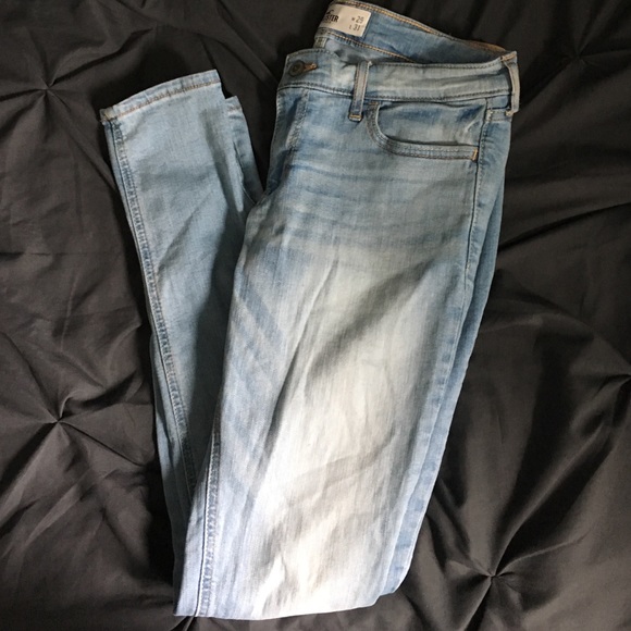 Light wash hollister skinny jeans