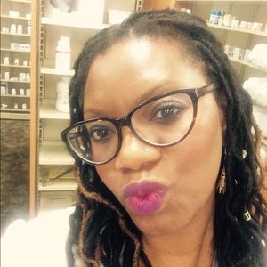 Meet your Posher, Yvette