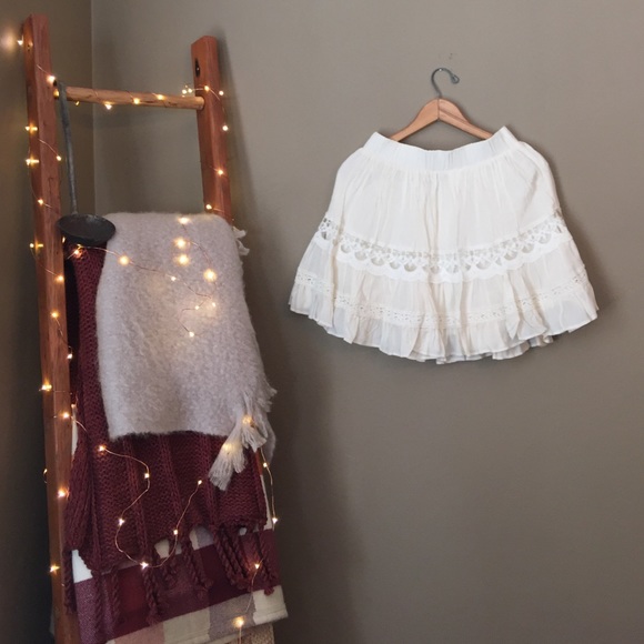 Forever 21, Cream, Lace Skirt. NWT