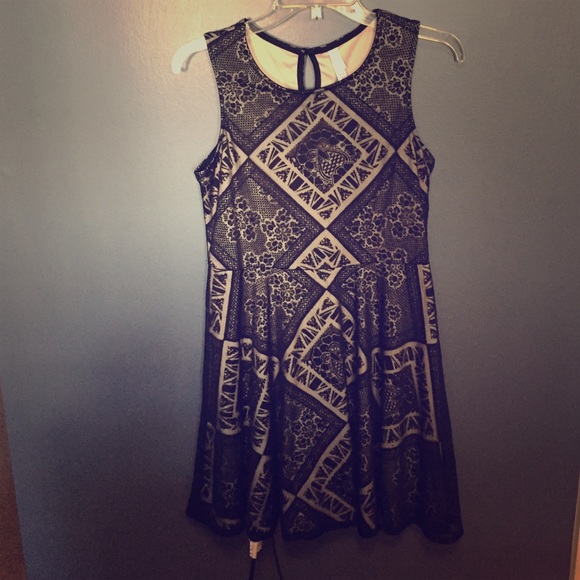 Blank and tan dress