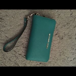 Michael kors wristlet