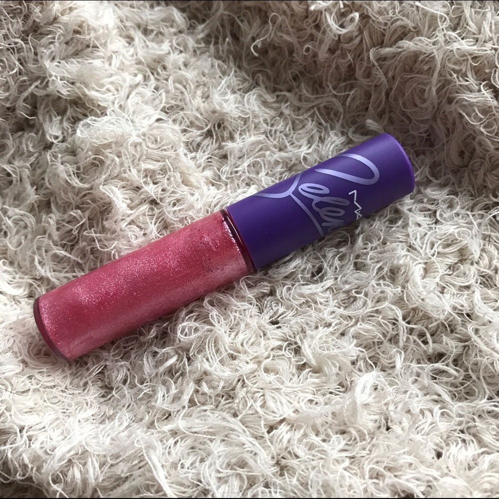 MAC Selena ltd "Bidi Bidi Bom Bom" lipglass