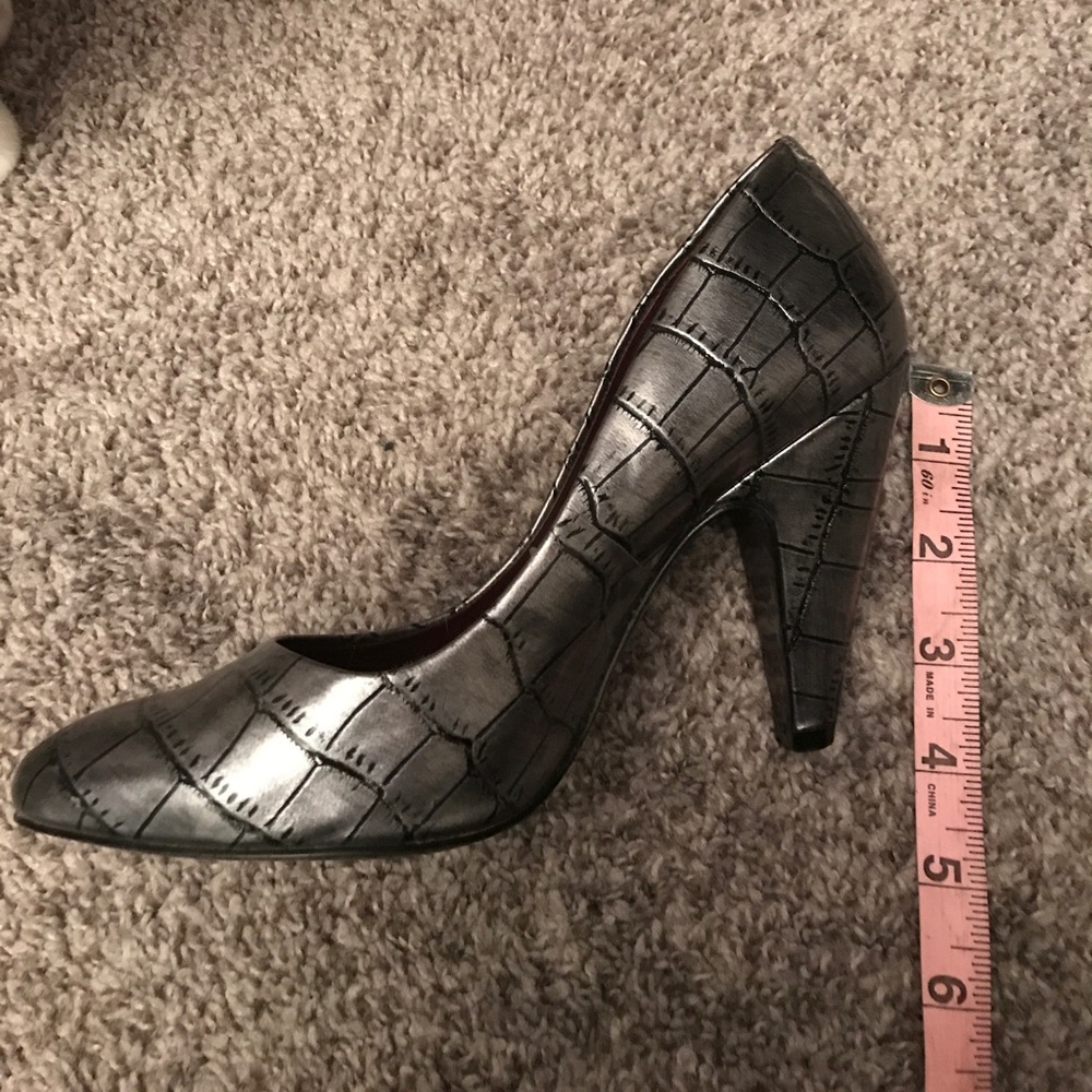 Jessica Simpson silver patch heels - Picture 4 of 4