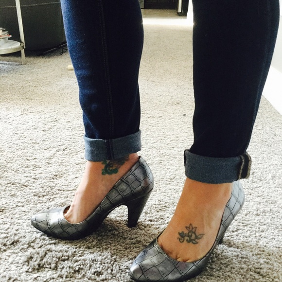 Jessica Simpson silver patch heels - Picture 2 of 4