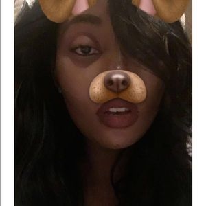 Meet your Posher, Camila