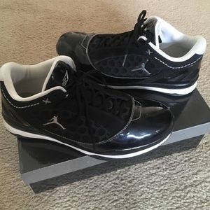 Jordan black shoes size 10 1/2 only worn once.