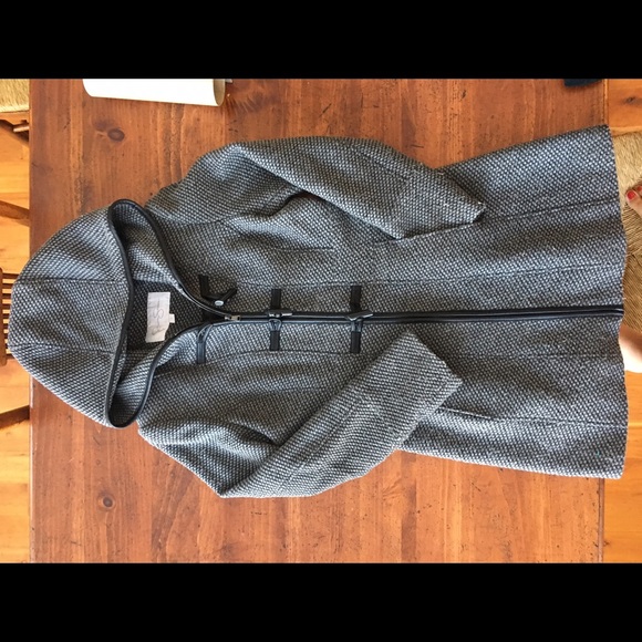 Dress coat with toggles
