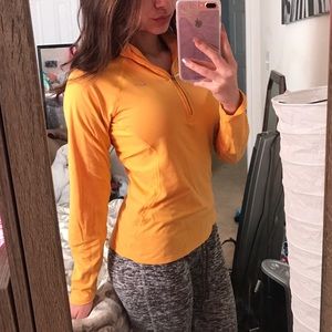 Adorable Nike pullover ❤