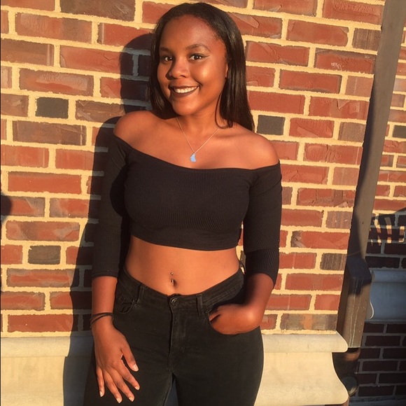 Meet your Posher, Atiyana - Picture 1 of 1