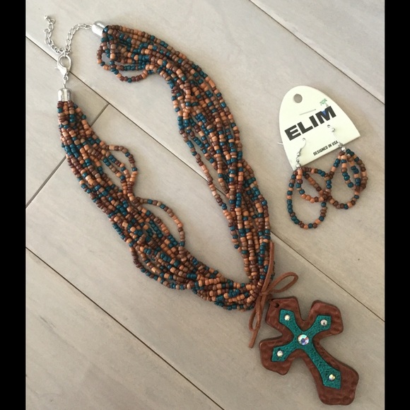 BEAUTIFUL STATEMENT CROSS NECKLACE & EARRINGS NWT