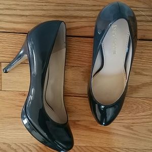 Patent leather navy pumps