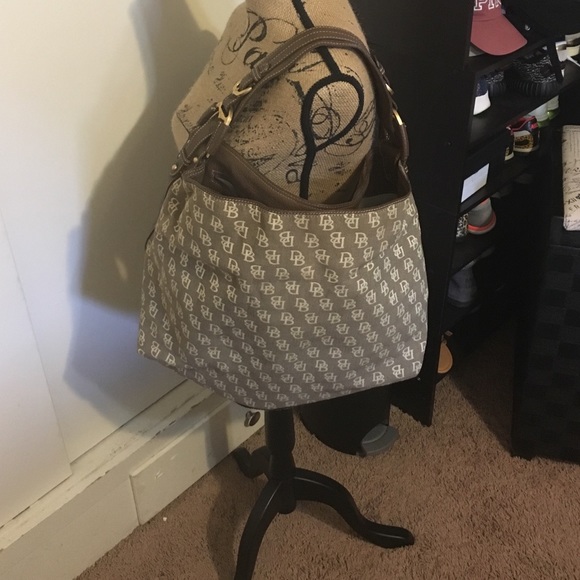 Dooney & Bourke Handbags - Authentic Dooney&Bourke large handbag