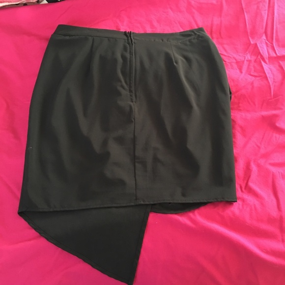 Asymmetrical skirt - Picture 2 of 2