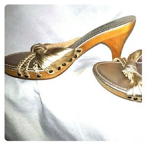 Steve Madden sandals with a in heel