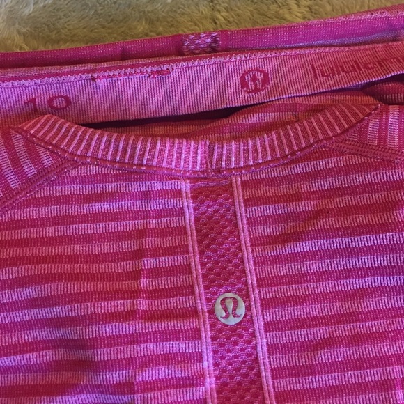 Short sleeve lulu top