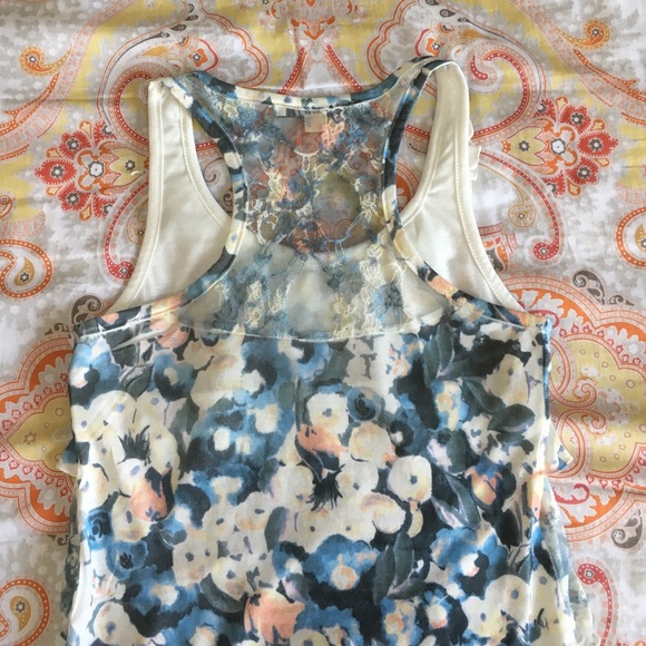 Multi-Layer Ruffle and Lace Tank - Picture 4 of 4
