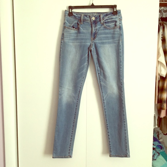 American Eagle light wash Jeans