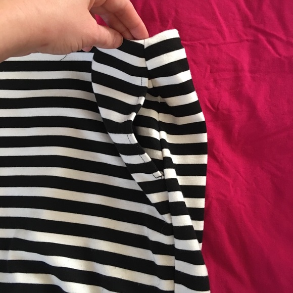 Black and white striped skirt w pockets - Picture 3 of 4