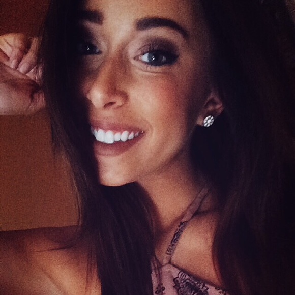 Meet your Posher, Kayla