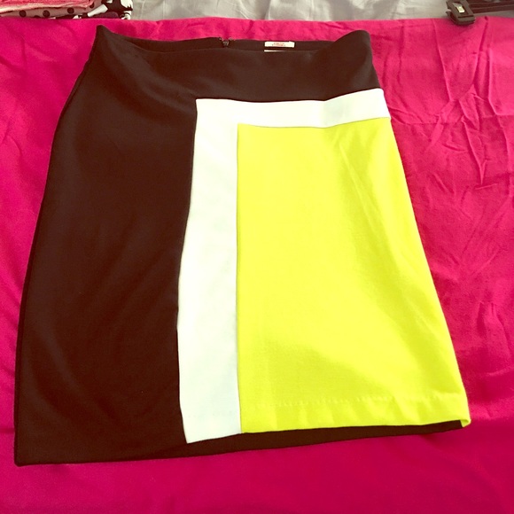 Stretchy pencil skirt