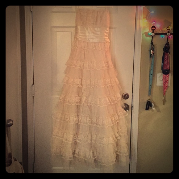 Stunning vintage lace prom dress