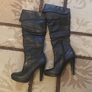 Jessica Simpson, Leather platform boots