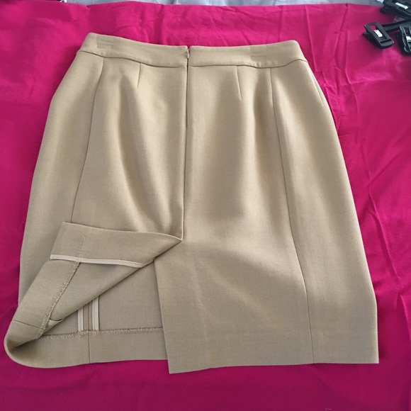 Beautiful camel colored pencil skirt - Picture 2 of 4
