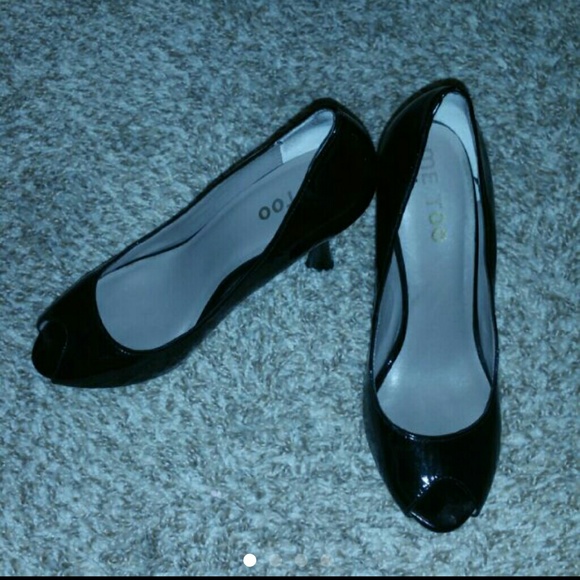 ME TOO black pumps
