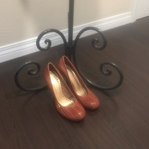 Shoes - Picture 1 of 4