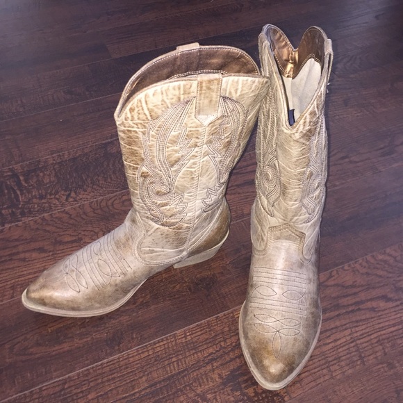 AEO stitched cowboy boots