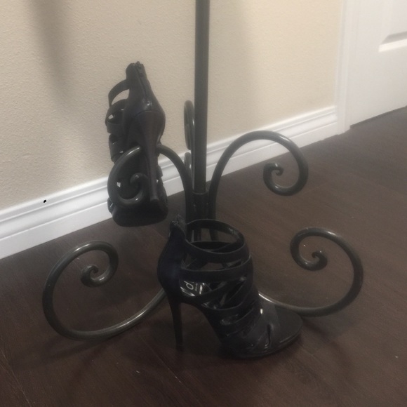 Shoes - Picture 2 of 4