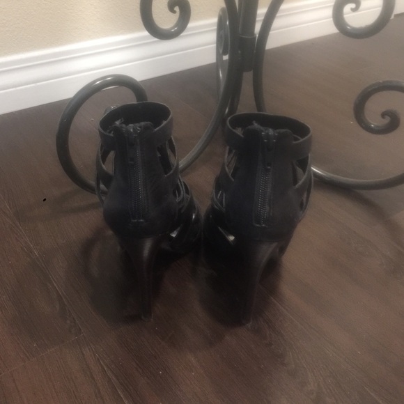 Shoes - Picture 3 of 4