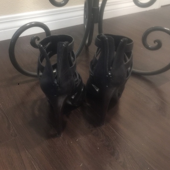 Shoes - Picture 4 of 4