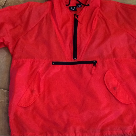 Gap red wind breaker