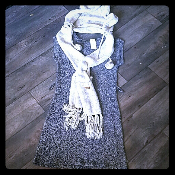 NWT. BROWN SWEATER DRESS