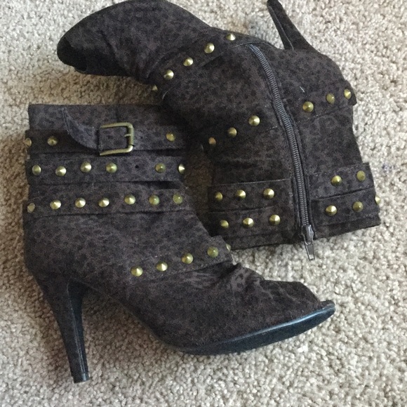 Boots - Picture 2 of 4