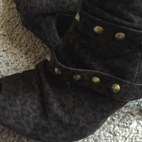 Boots - Picture 4 of 4