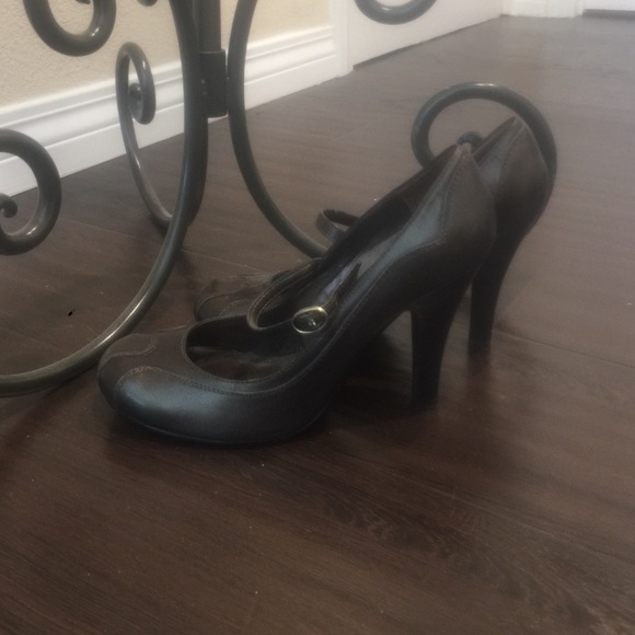 Shoes - Picture 2 of 4