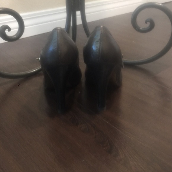 Shoes - Picture 3 of 4