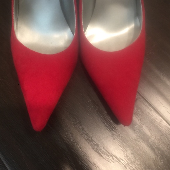 Shoes - Picture 2 of 4