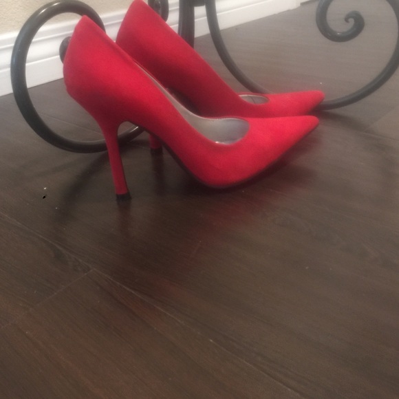 Shoes - Picture 3 of 4