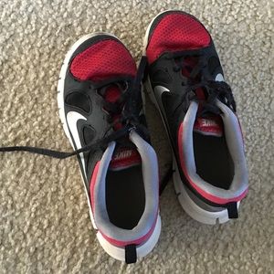 Used Boys Nike Free 5.0 shoes. Size 1y.