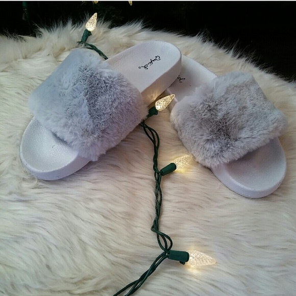 //The Bella/ Light grey Fur Slides - Picture 2 of 4
