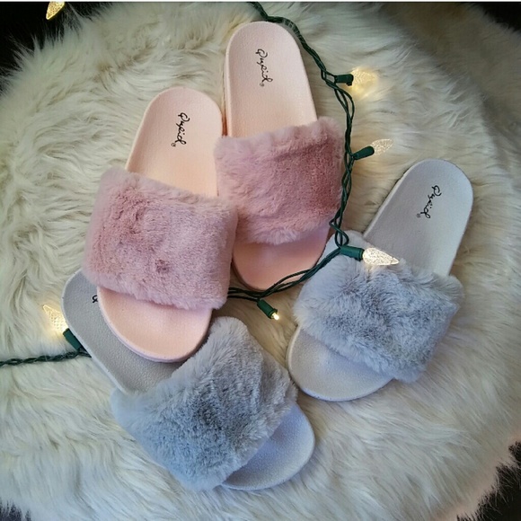 //The Bella/ Light grey Fur Slides - Picture 3 of 4
