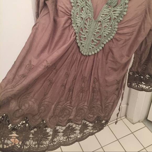 Tunic - Picture 3 of 4