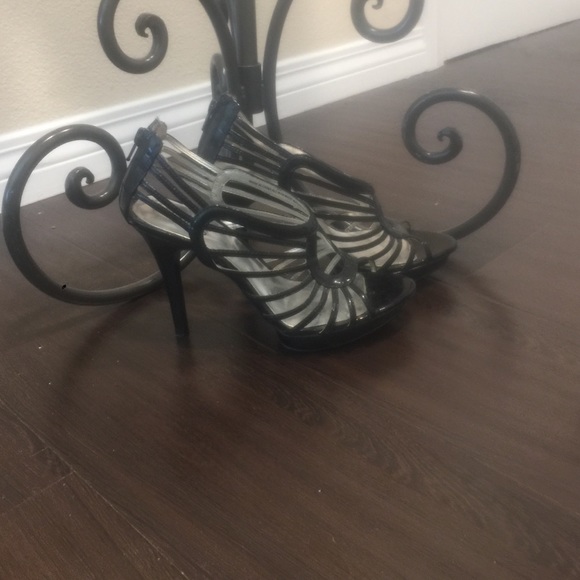 Shoes - Picture 2 of 4