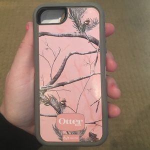 Used pink camo Realtree Otterbox defender case