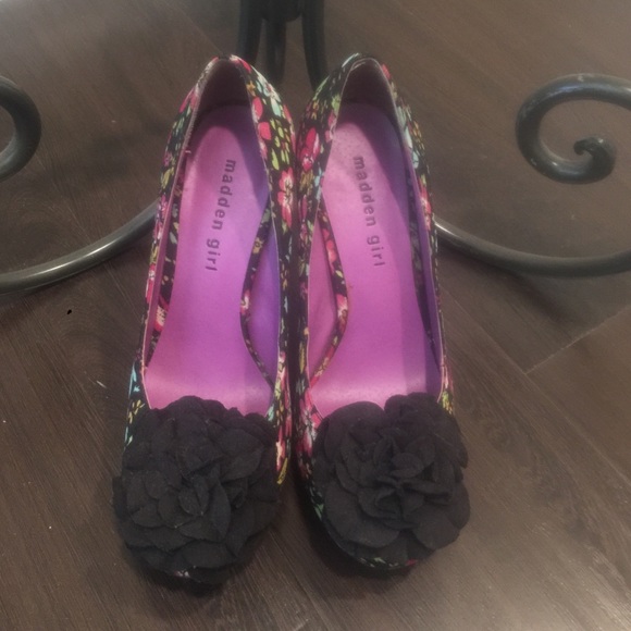 Shoes - Picture 1 of 4