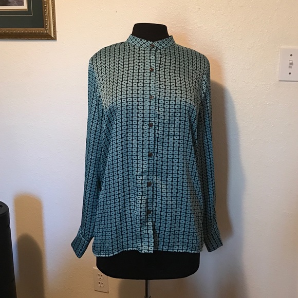 Nice blouse with slit in the back