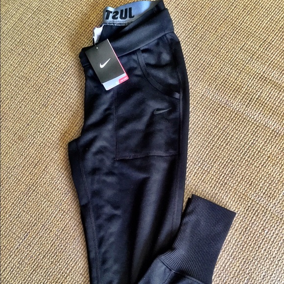 ❌ SOLD ❌ Nike Women's NWT Therma-Fit Pants